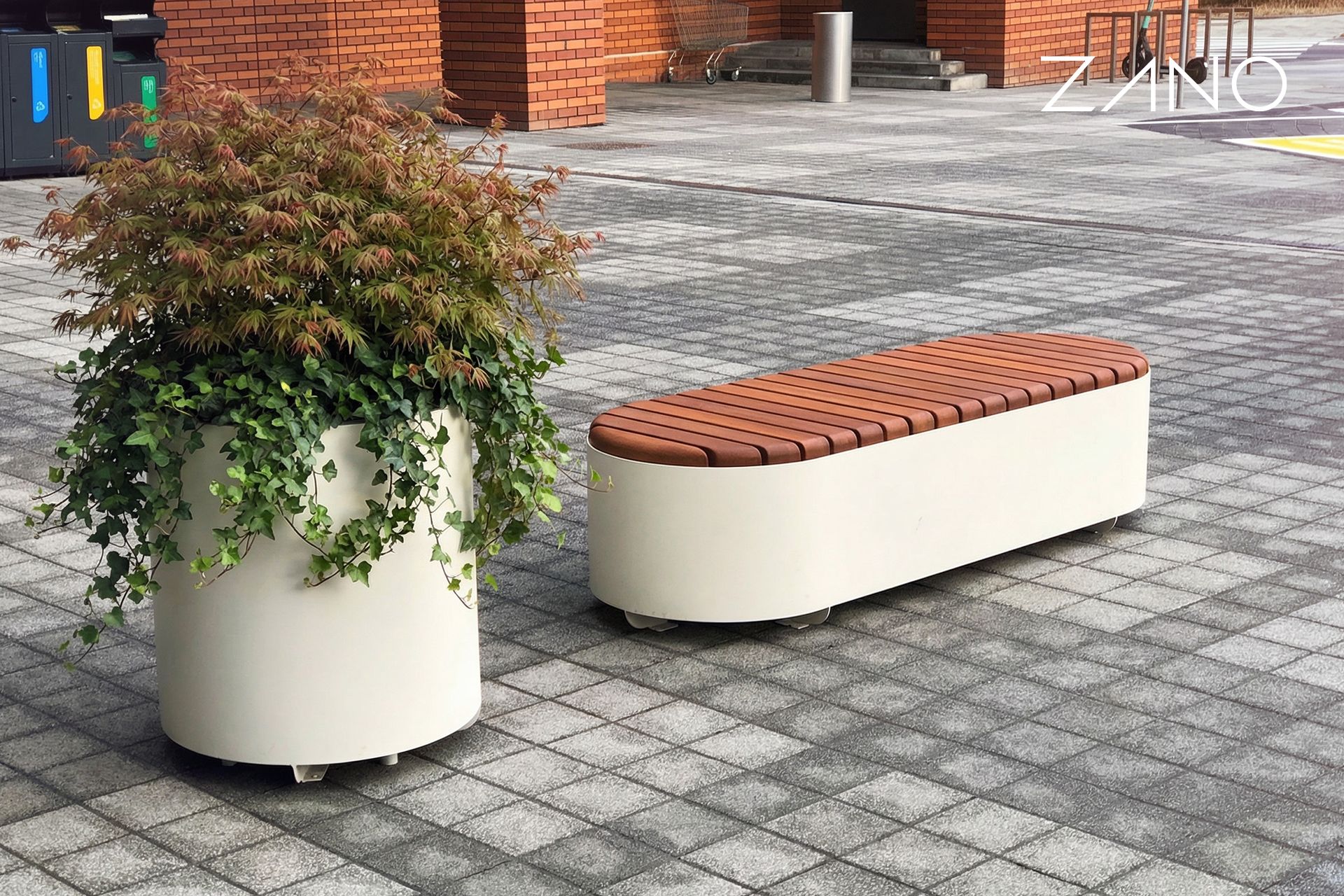 Ghiveci înalt pentru exterior, pentru arbuști, iarbă și flori. Ghiveci înalt pentru exterior, pentru arbuști, iarbă și flori.