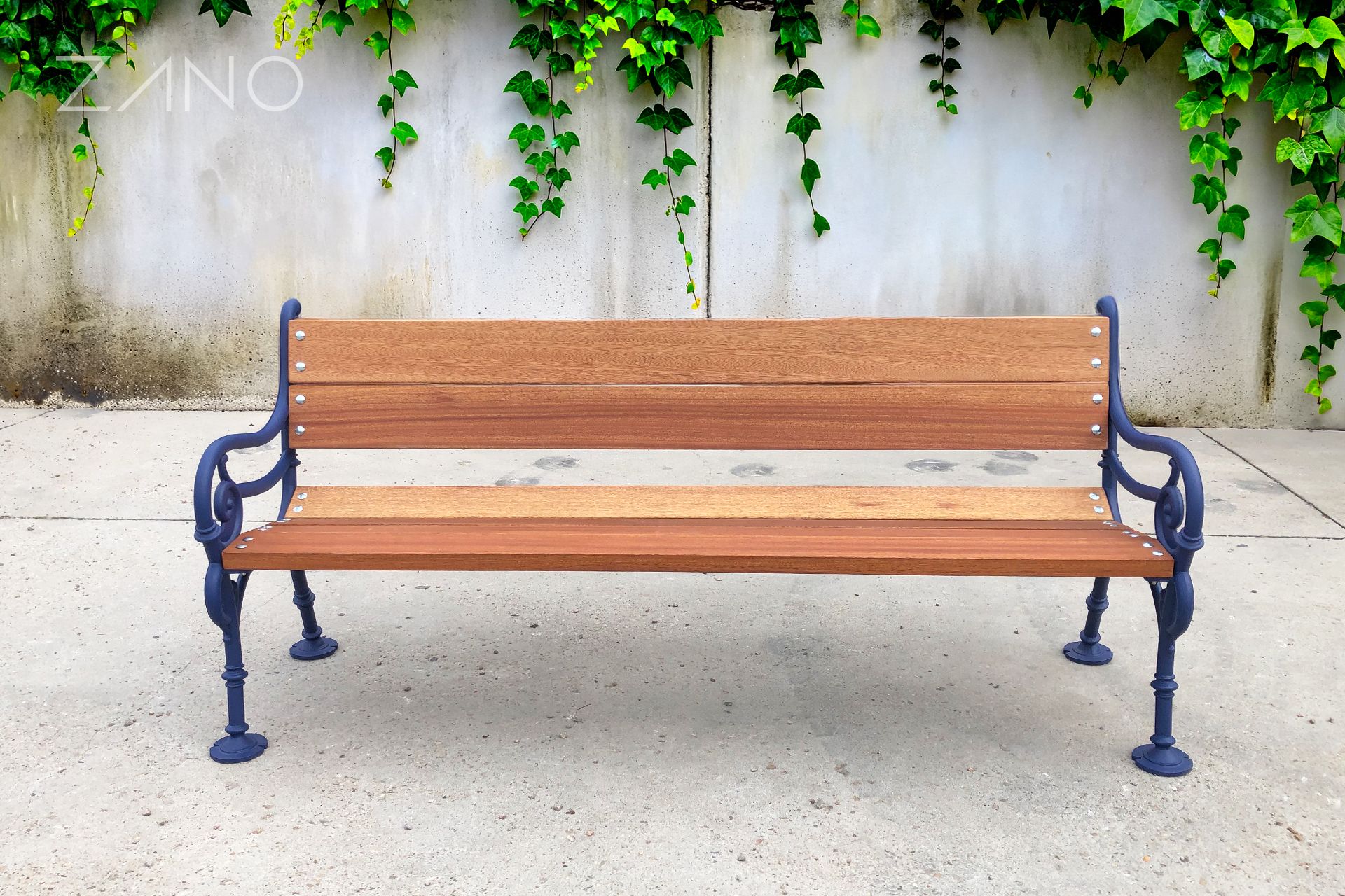 Bancă urbană în stil Retro – lemn de esență tare exotic Bancă urbană în stil Retro – lemn de esență tare exotică